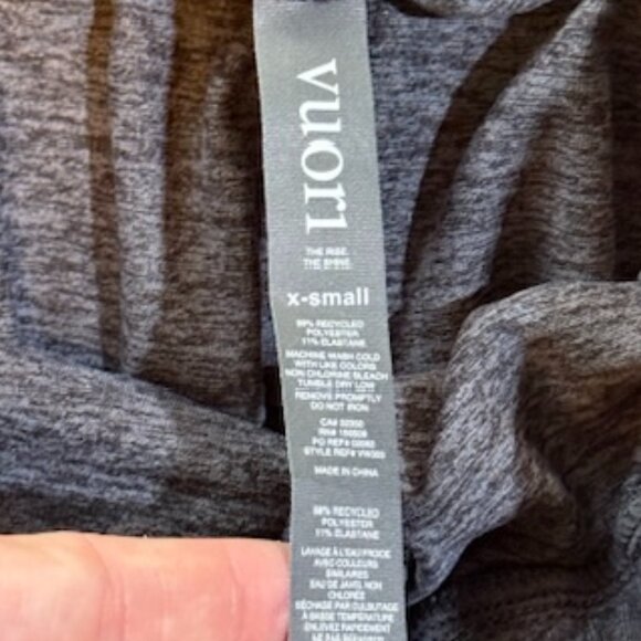 Vuori Performance Jogger Women’s XS Black Camo Crop Athleisure Pants NWT - Picture 3 of 5